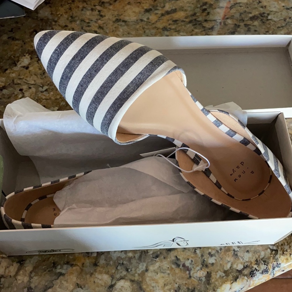 New with tags A new day slides from Target